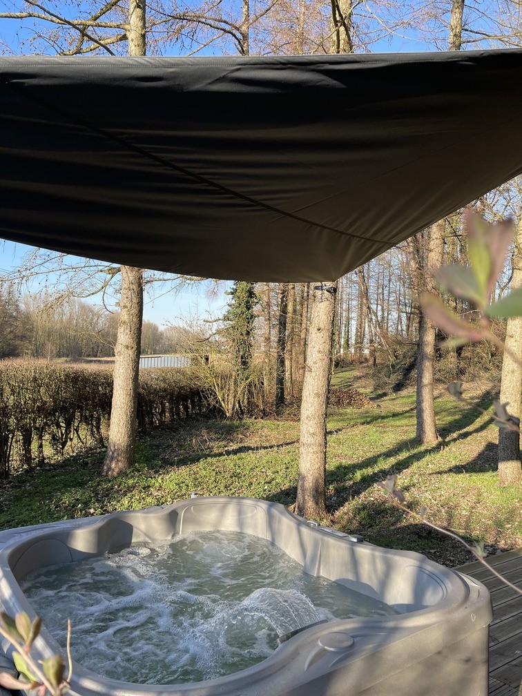 Vue depuis le jacuzzi dans les bois